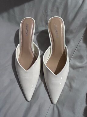 Soda Women's White Pointed Slip-On Mules-Size 9-NWT